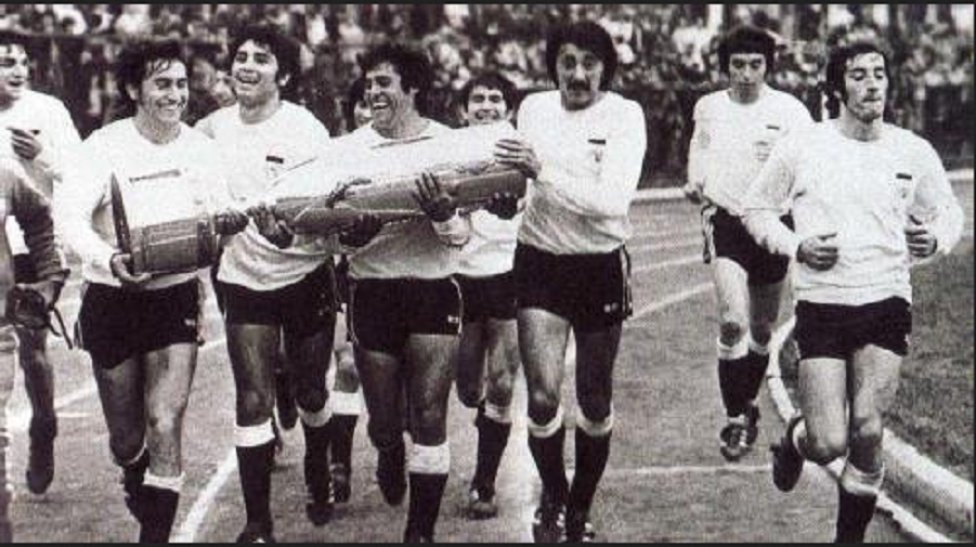 Colo-Colo celebra la Copa Chile en 1974